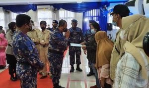 hadiri-peringatan-hut-ke71-polairud-kapolda-jabar-bagikan-asuransi-kepada-nelayan-cirebon-dan-indramayu-dhk